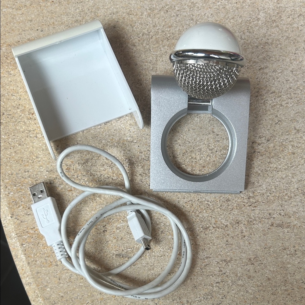 Blue Snowflake Microphone - Picture 6 of 6